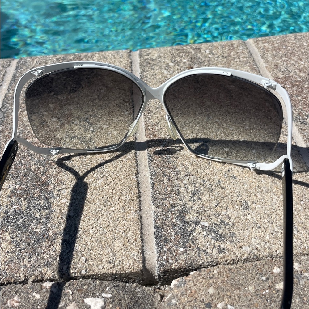 😎Bebe Elegant White Sunglasses with CASE - Picture 10 of 12